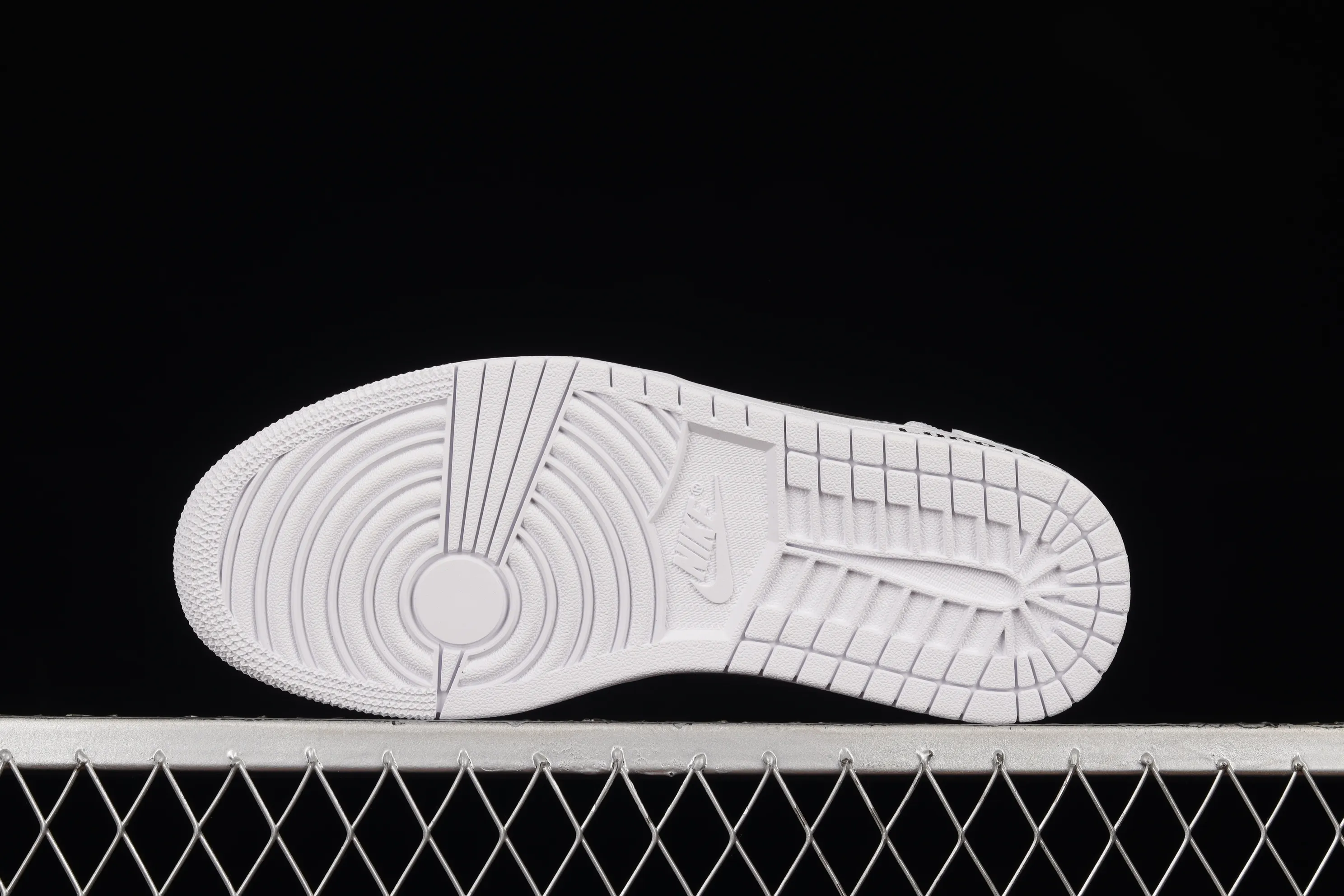 All categories Air Jordan Jordan series basketball shoes Air Jordan 1 Mid Air Jordan 1 Mid "PS5" AJ1 Joe 1 theme video game black and white gray mid-top basketball shoes 554724-129
